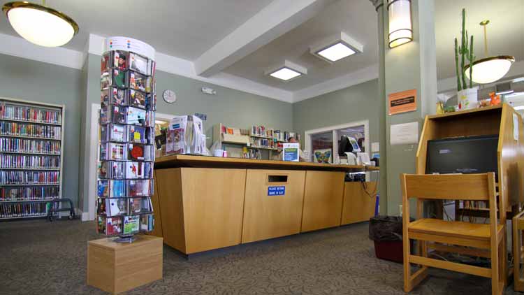 Enka-Candler Library Front Desk