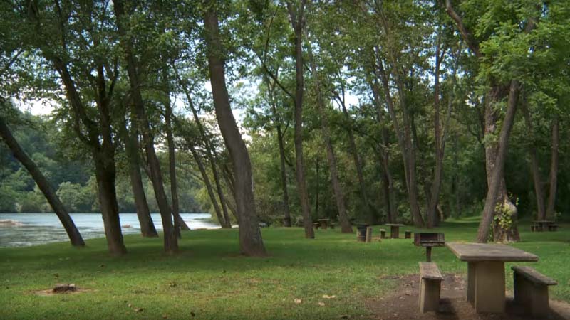 Picture of walnut island river park.